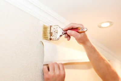 Pose de papier peint à Gourin — revêtements muraux et toiles de verre